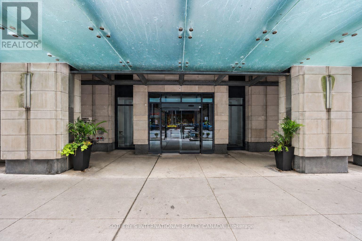 #3807 955 BAY STREET - 2