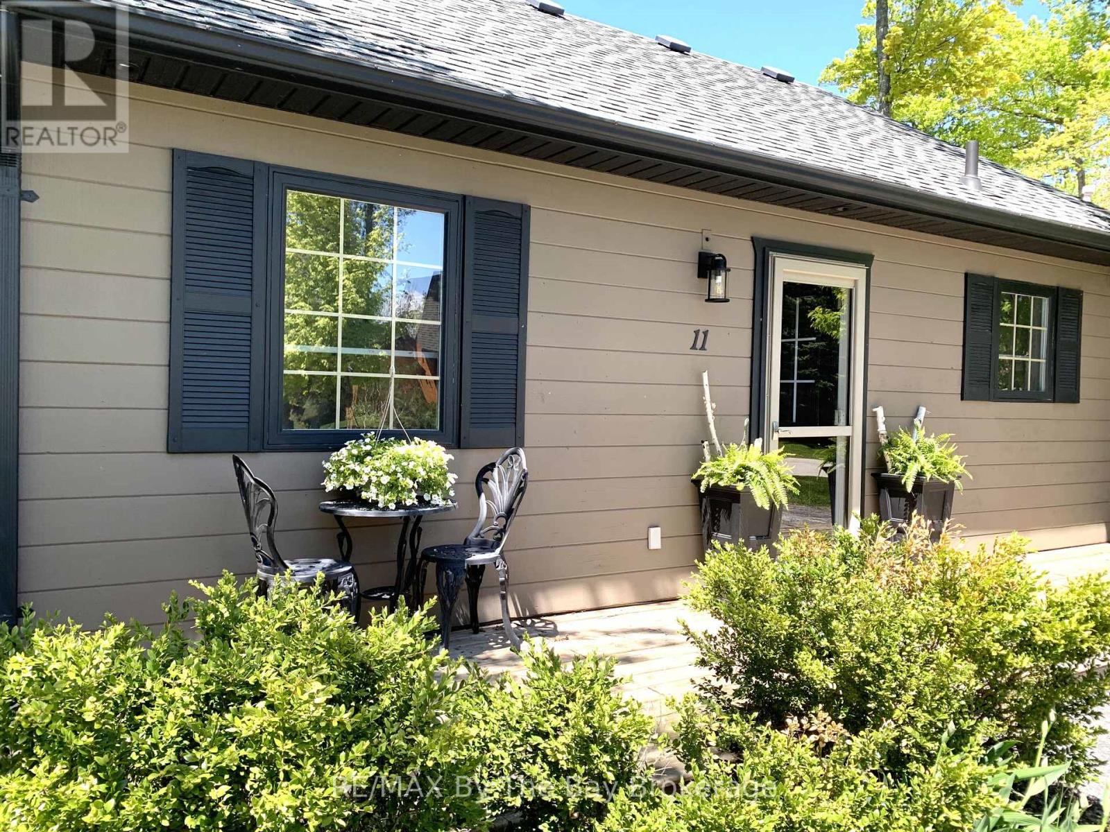 11 CABIN CRESCENT - 2