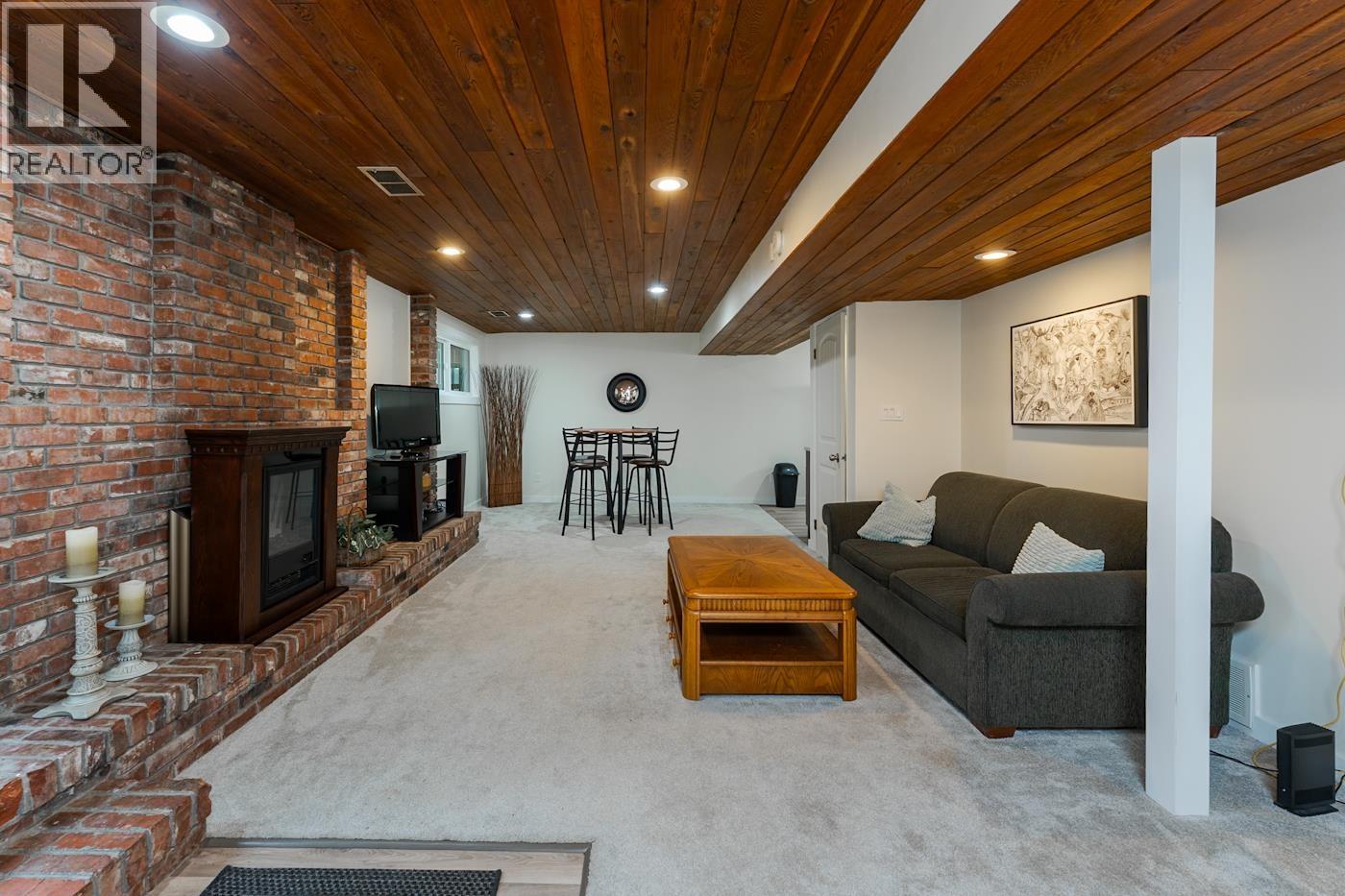 5836 TRENT DRIVE - 21
