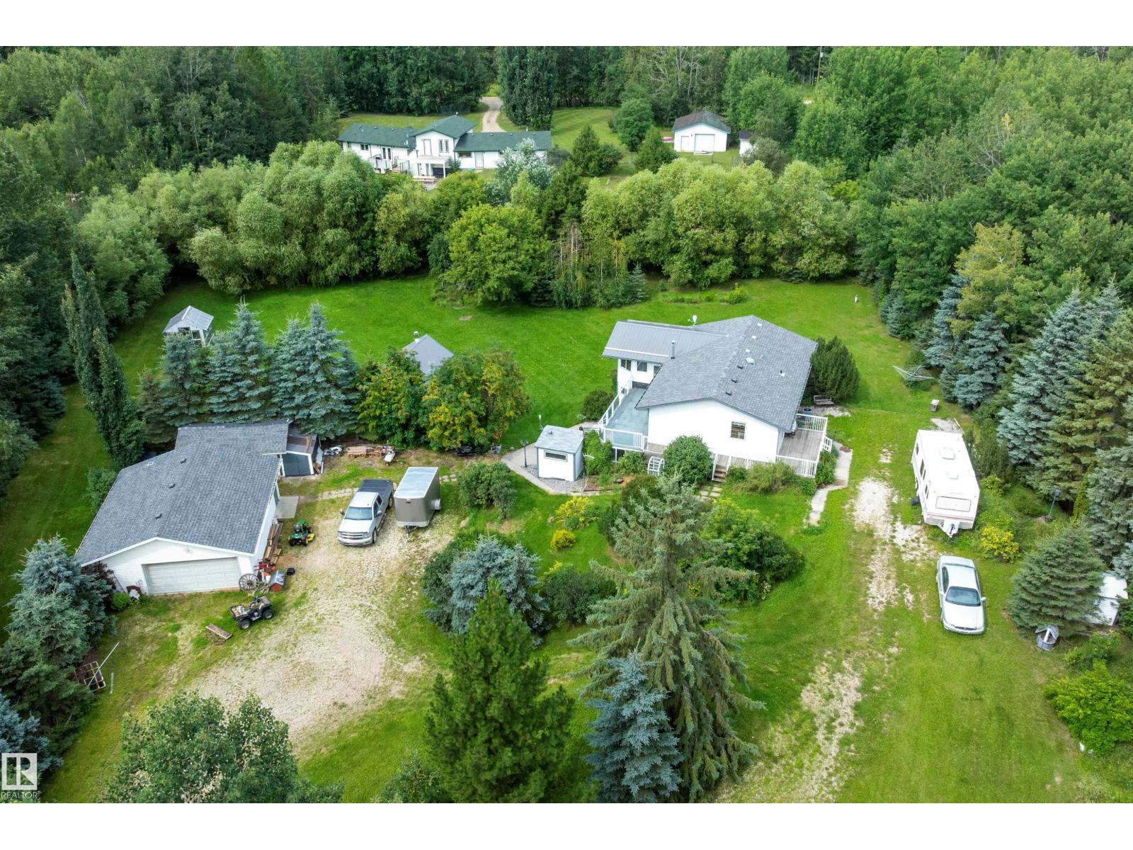 #104 52502 RGE ROAD 25 - 52