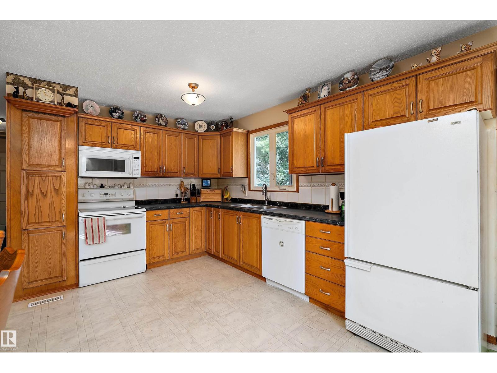 #104 52502 RGE ROAD 25 - 9