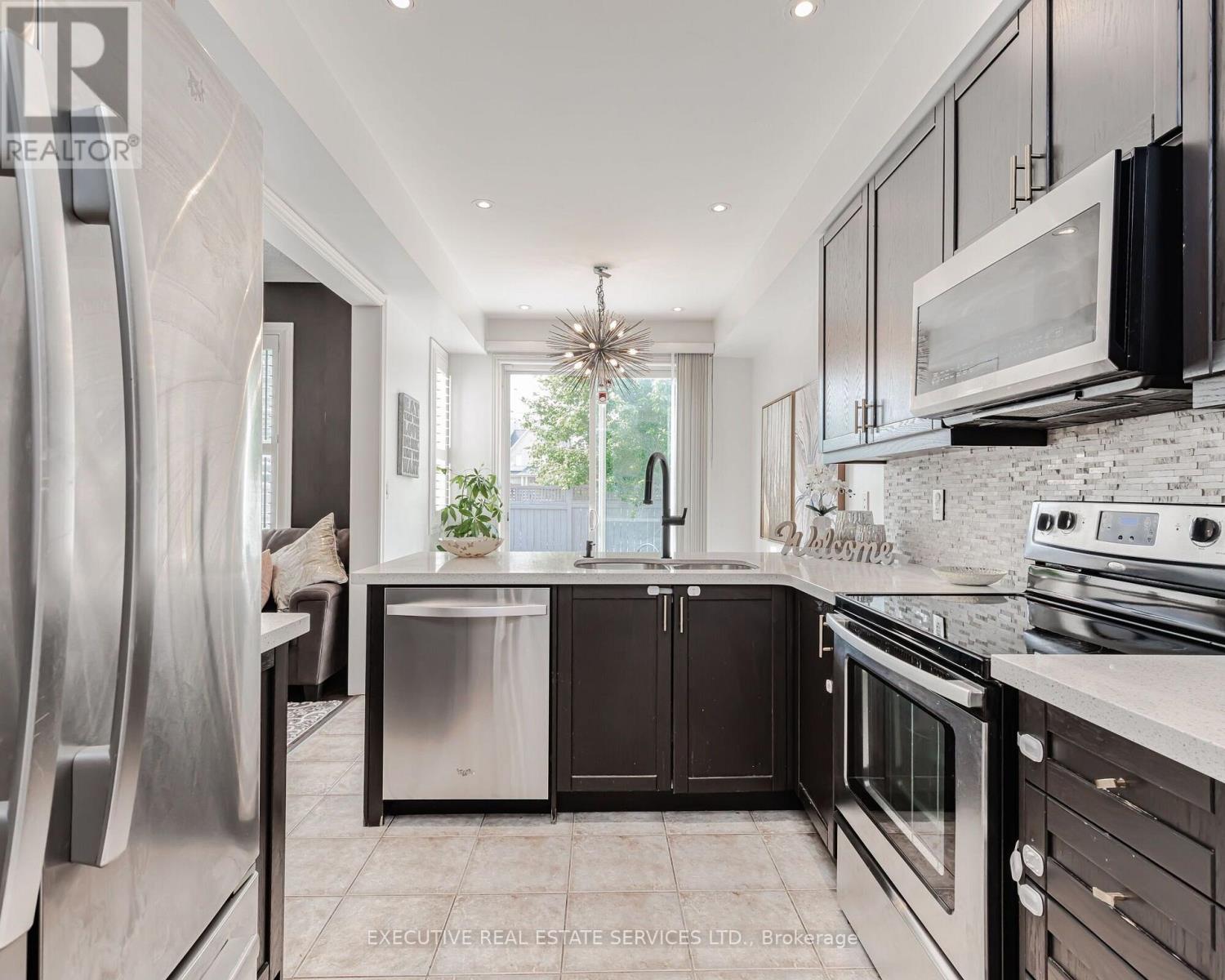 2 NECTARLANE AVENUE - 11