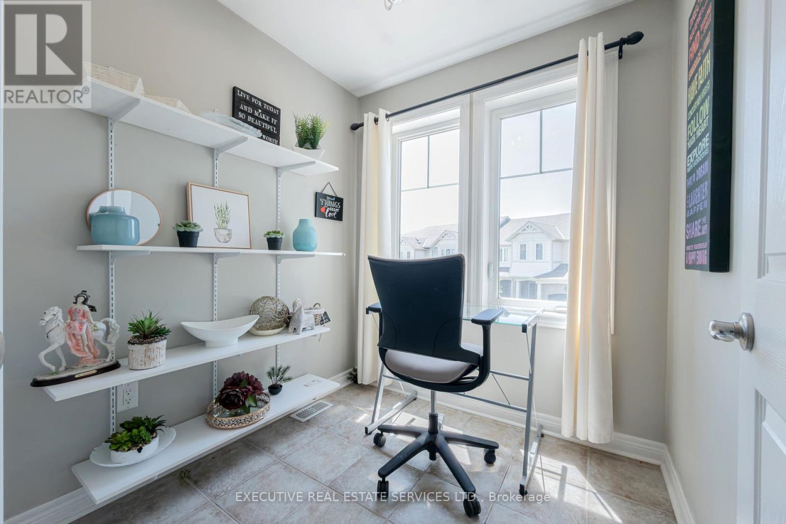 2 NECTARLANE AVENUE - 32