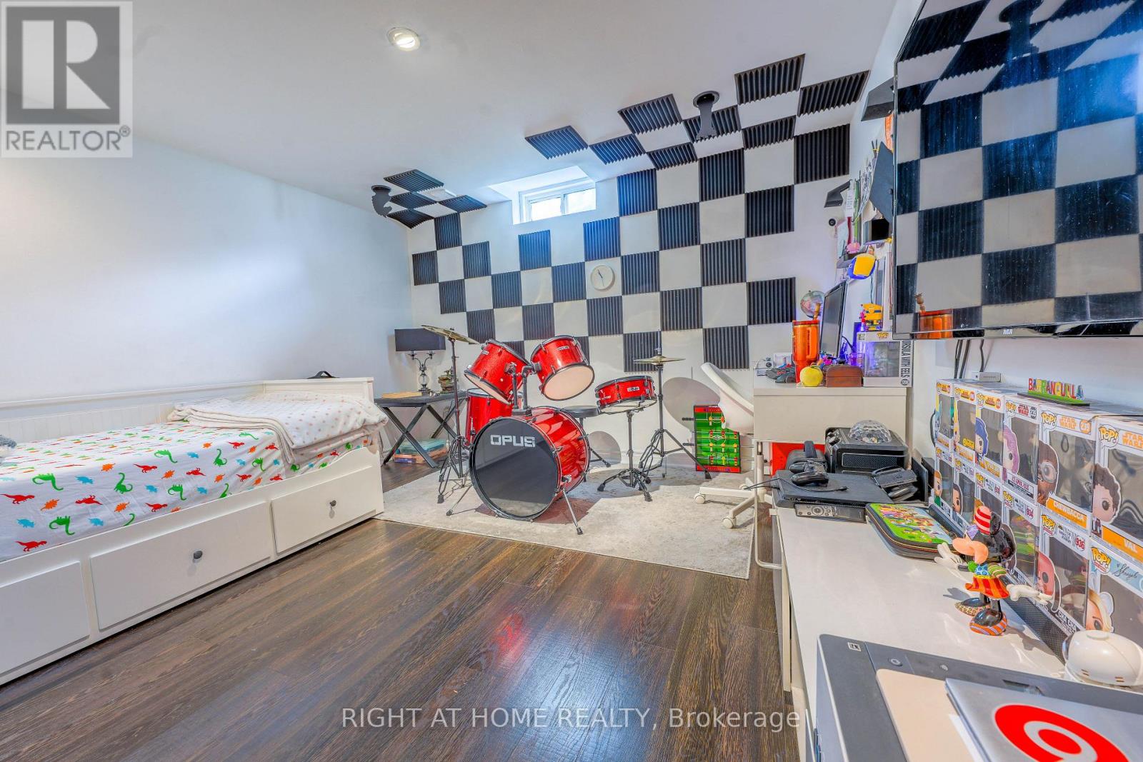 3881 PARTITION ROAD - 25