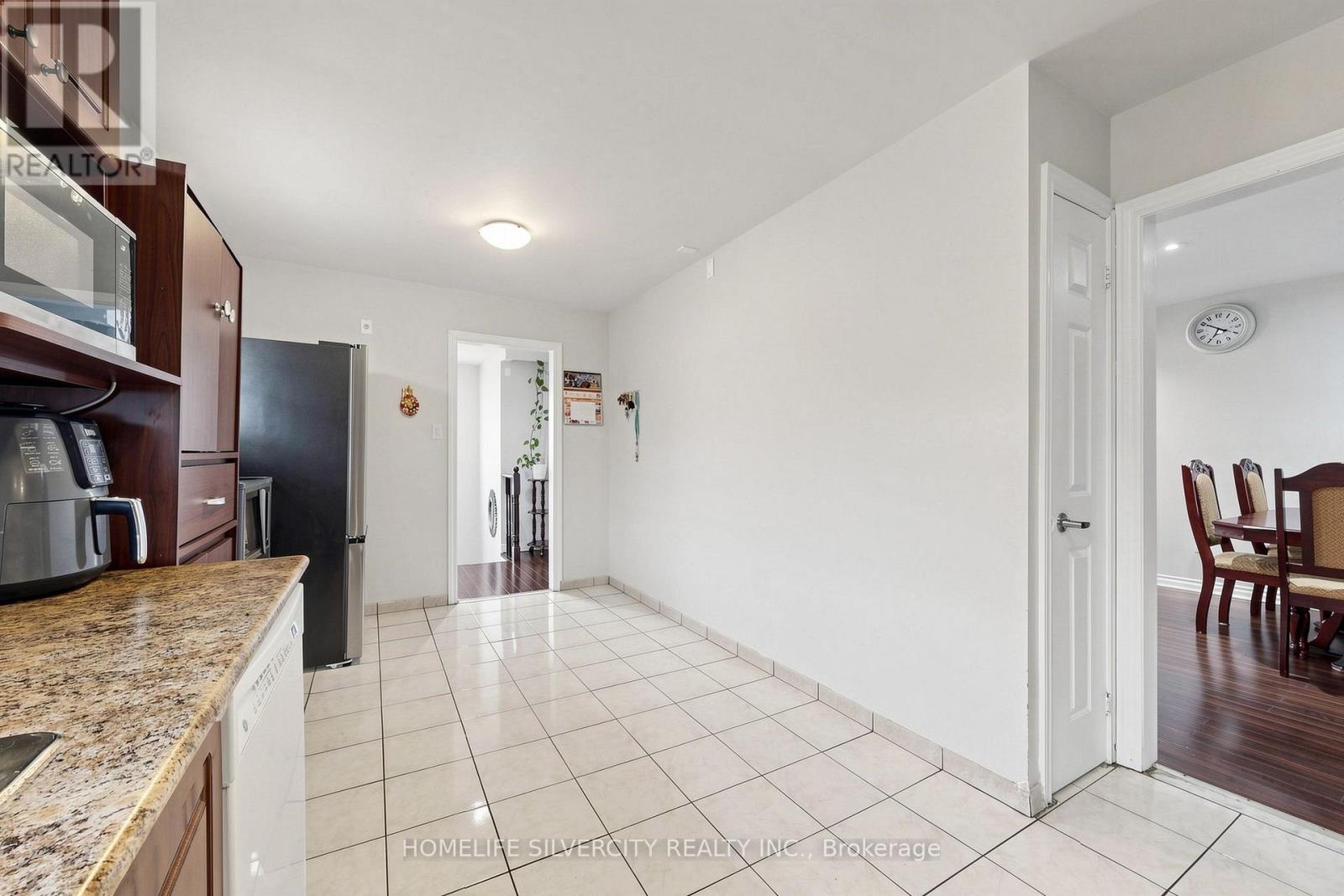 3126 REDBANK CRESCENT - 13