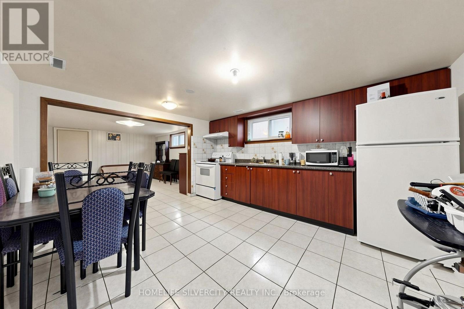 3126 REDBANK CRESCENT - 27