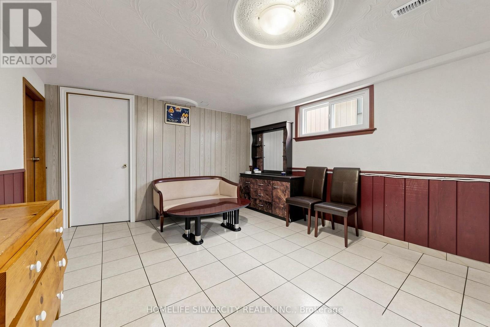 3126 REDBANK CRESCENT - 31