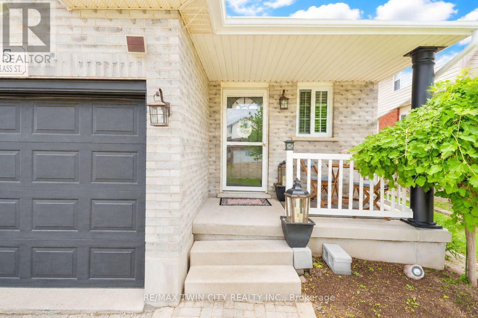 135 COTTON GRASS STREET — photo 3