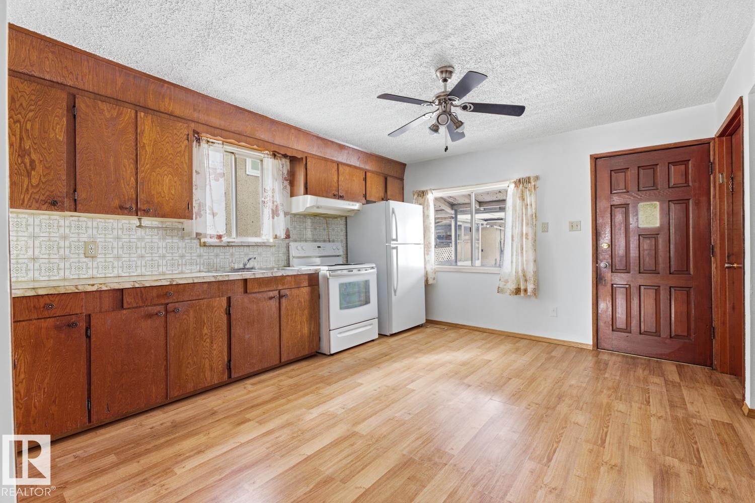 12134 96 ST NW - 10