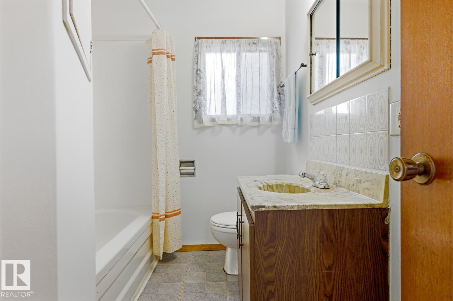 12134 96 ST NW - 16