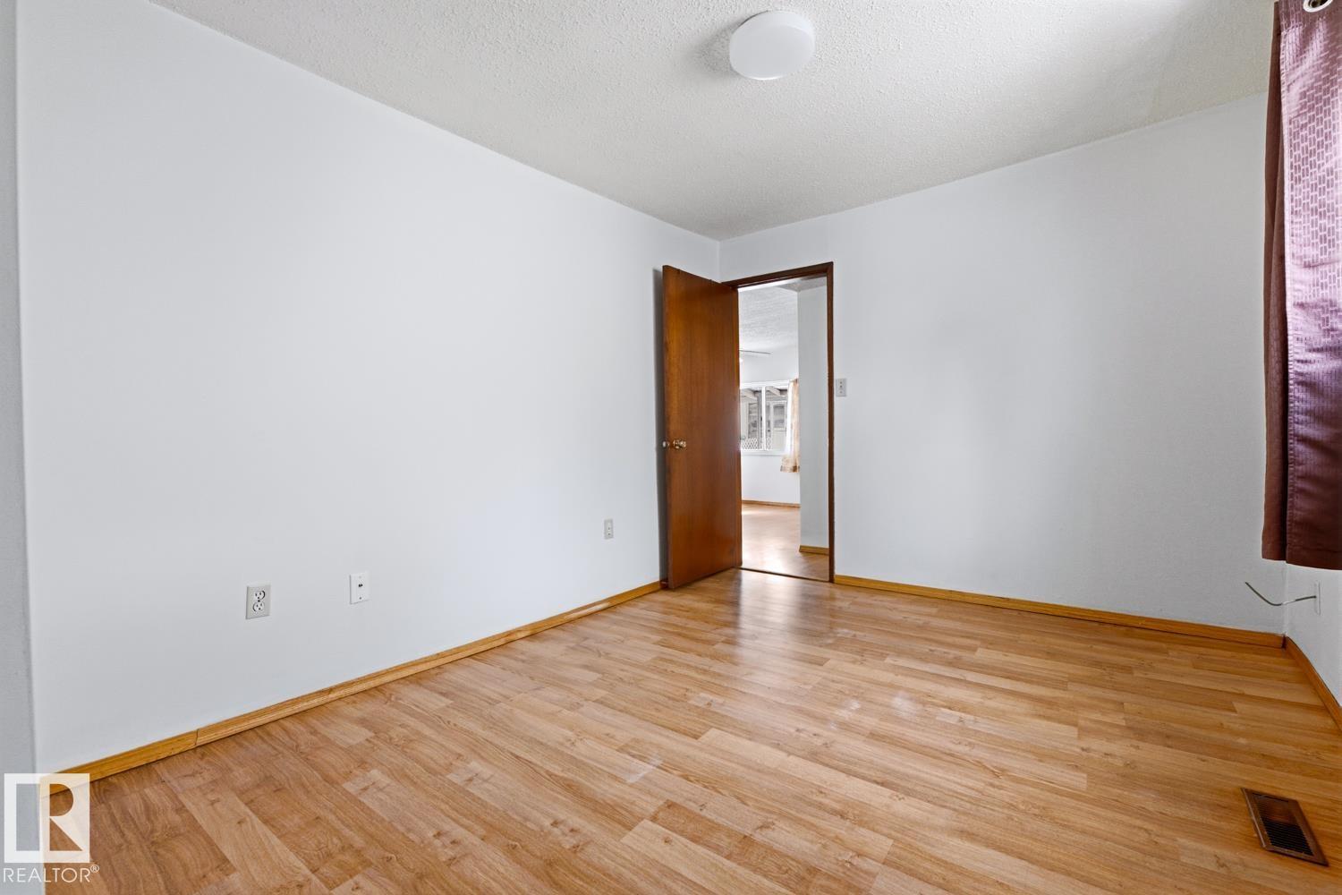 12134 96 ST NW - 21