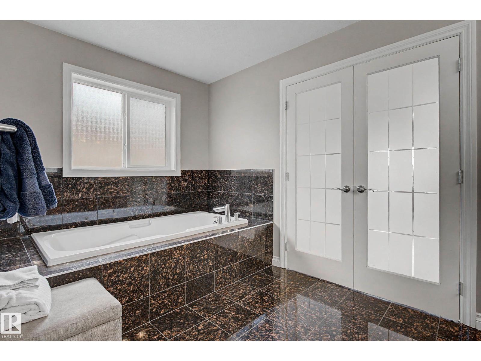 13608 160 AV NW - Image 35