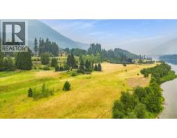 1864 Highway 3a, Castlegar, BC V1N4N6 Photo 14