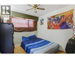 Bedroom - 1938 Parkcrest Avenue, Kamloops, BC V2B4X3 Photo 10