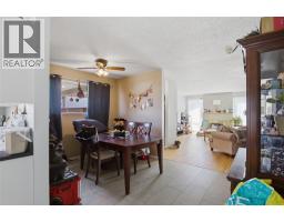 Kitchen - 1938 Parkcrest Avenue, Kamloops, BC V2B4X3 Photo 6