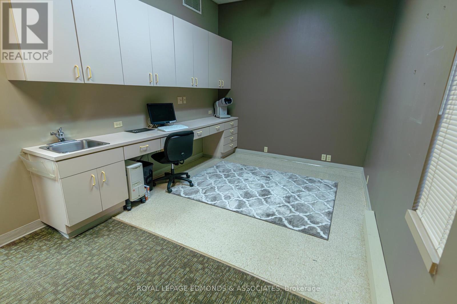 Office for Rent in Pembroke – 100 VICTORIA STREET, Pembroke – MLS# X13668192 - Image 26