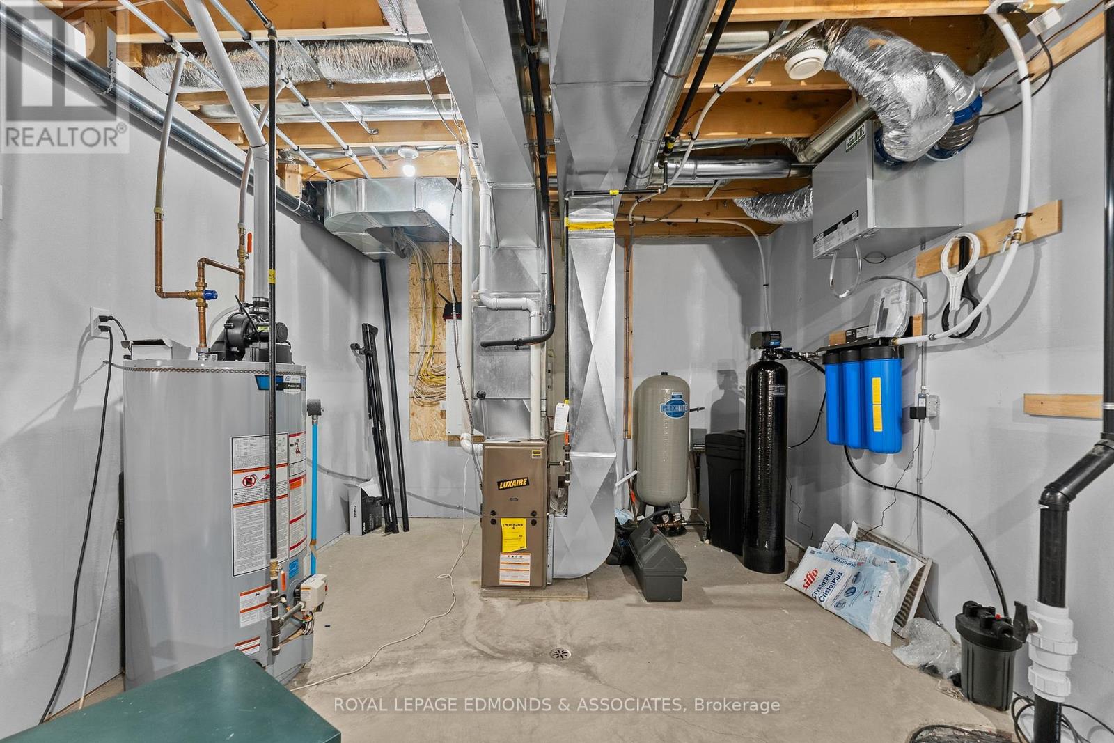 300 FOREST PARK ROAD - Image 39