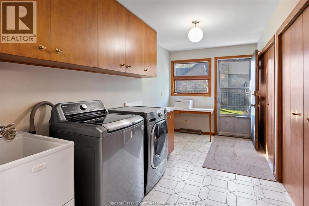 3760 VICTORIA BOULEVARD - 16