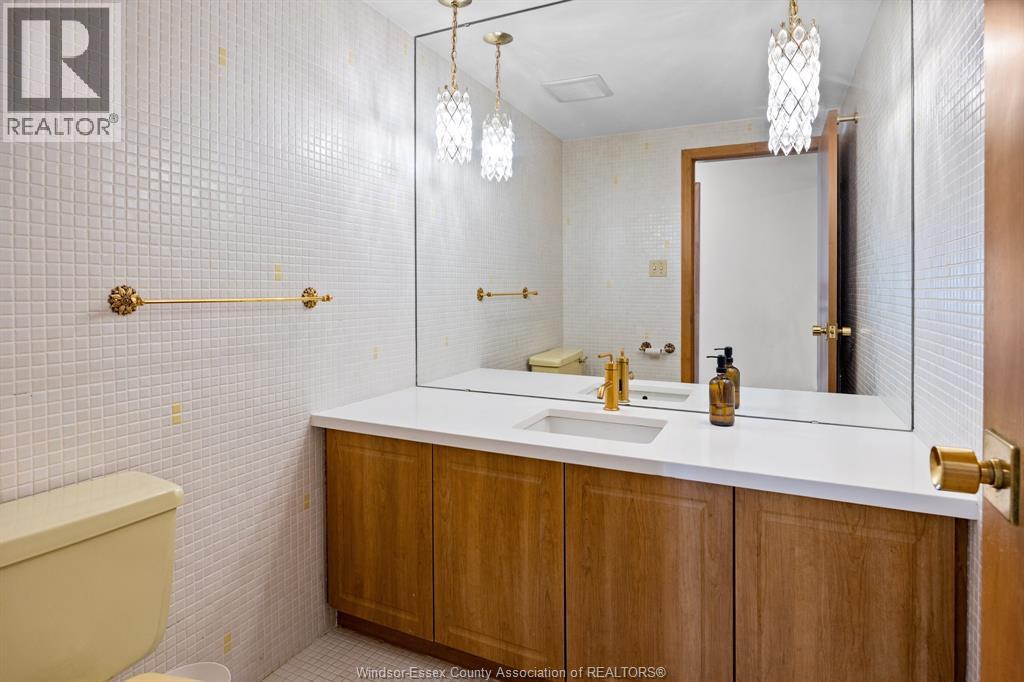 3760 VICTORIA BOULEVARD - 17