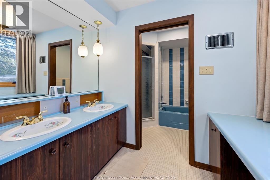 3760 VICTORIA BOULEVARD - 22