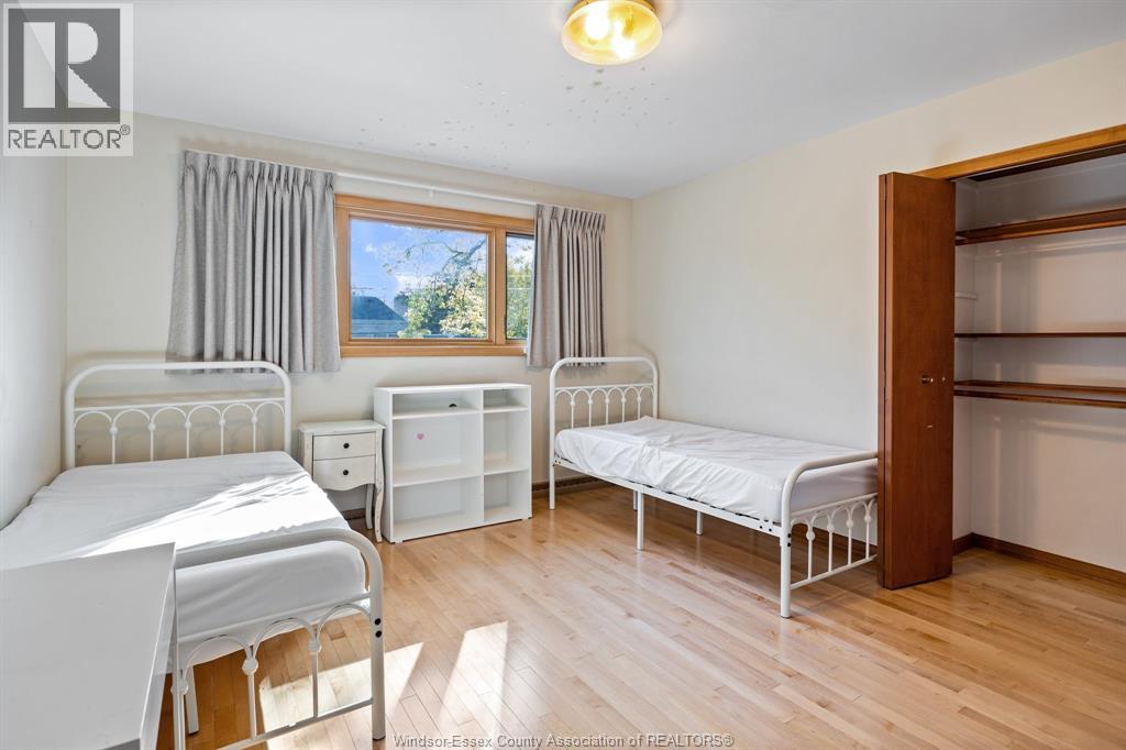 3760 VICTORIA BOULEVARD - 24