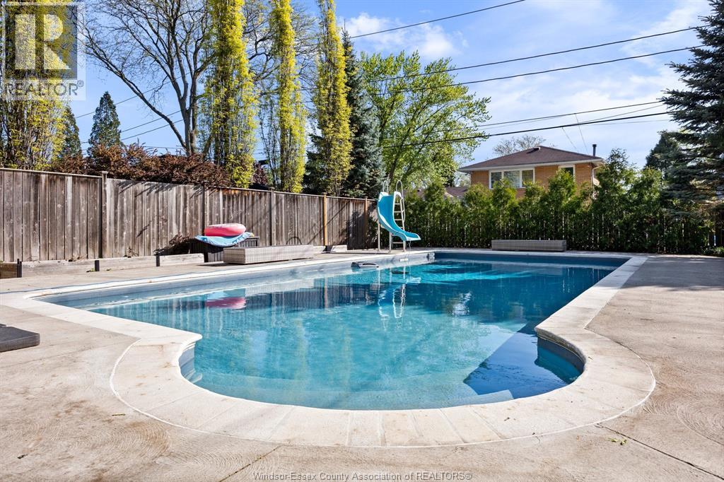 3760 VICTORIA BOULEVARD - 31