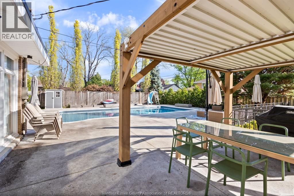 3760 VICTORIA BOULEVARD - 32