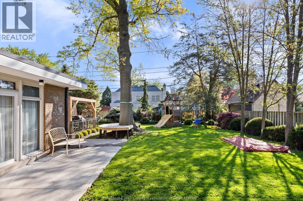 3760 VICTORIA BOULEVARD - 34