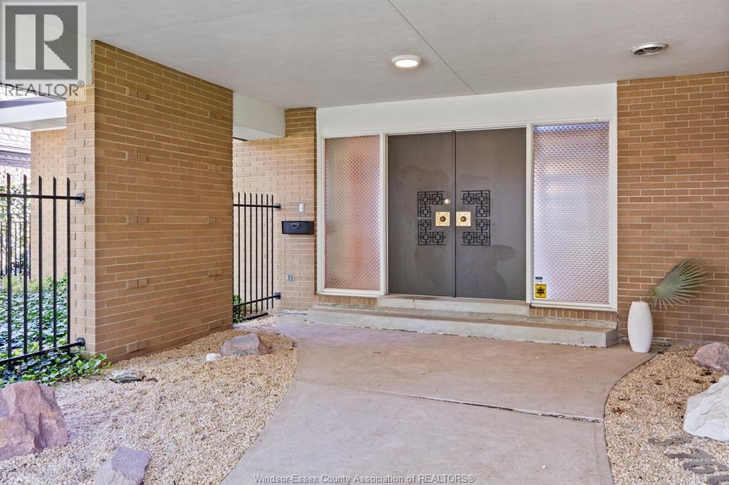 3760 VICTORIA BOULEVARD - 4