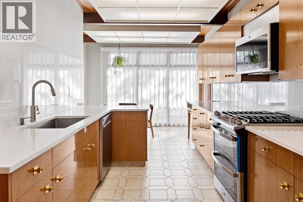 3760 VICTORIA BOULEVARD - 9