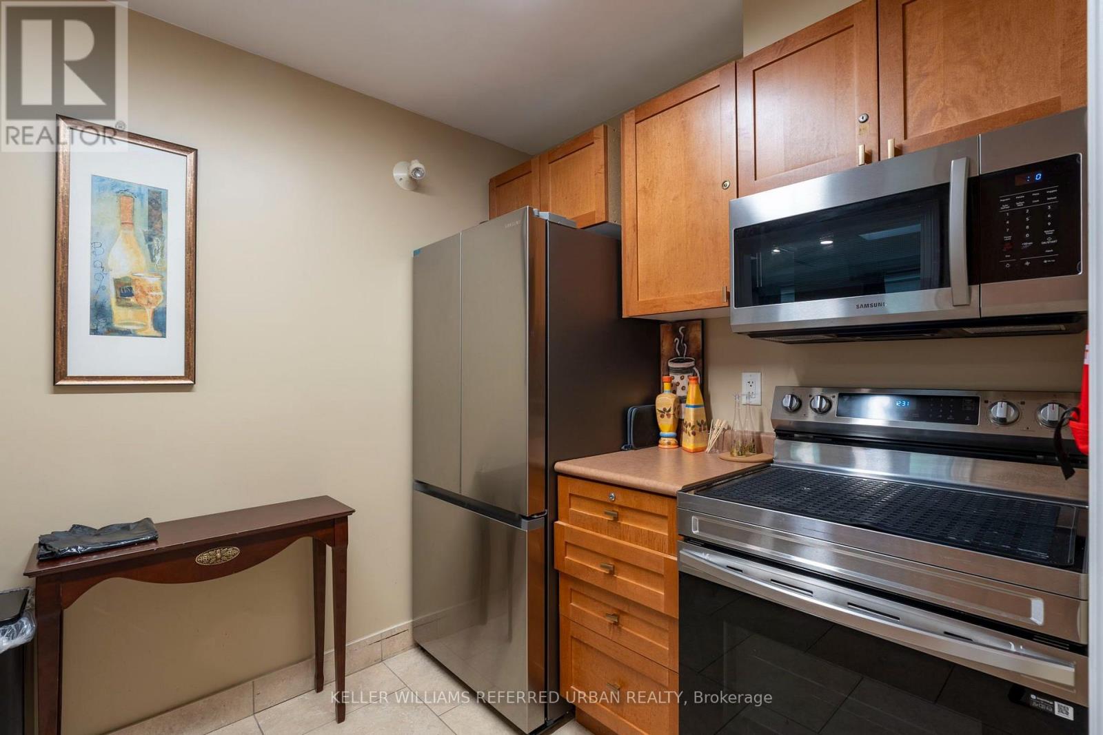 #212 9519 KEELE STREET - 35