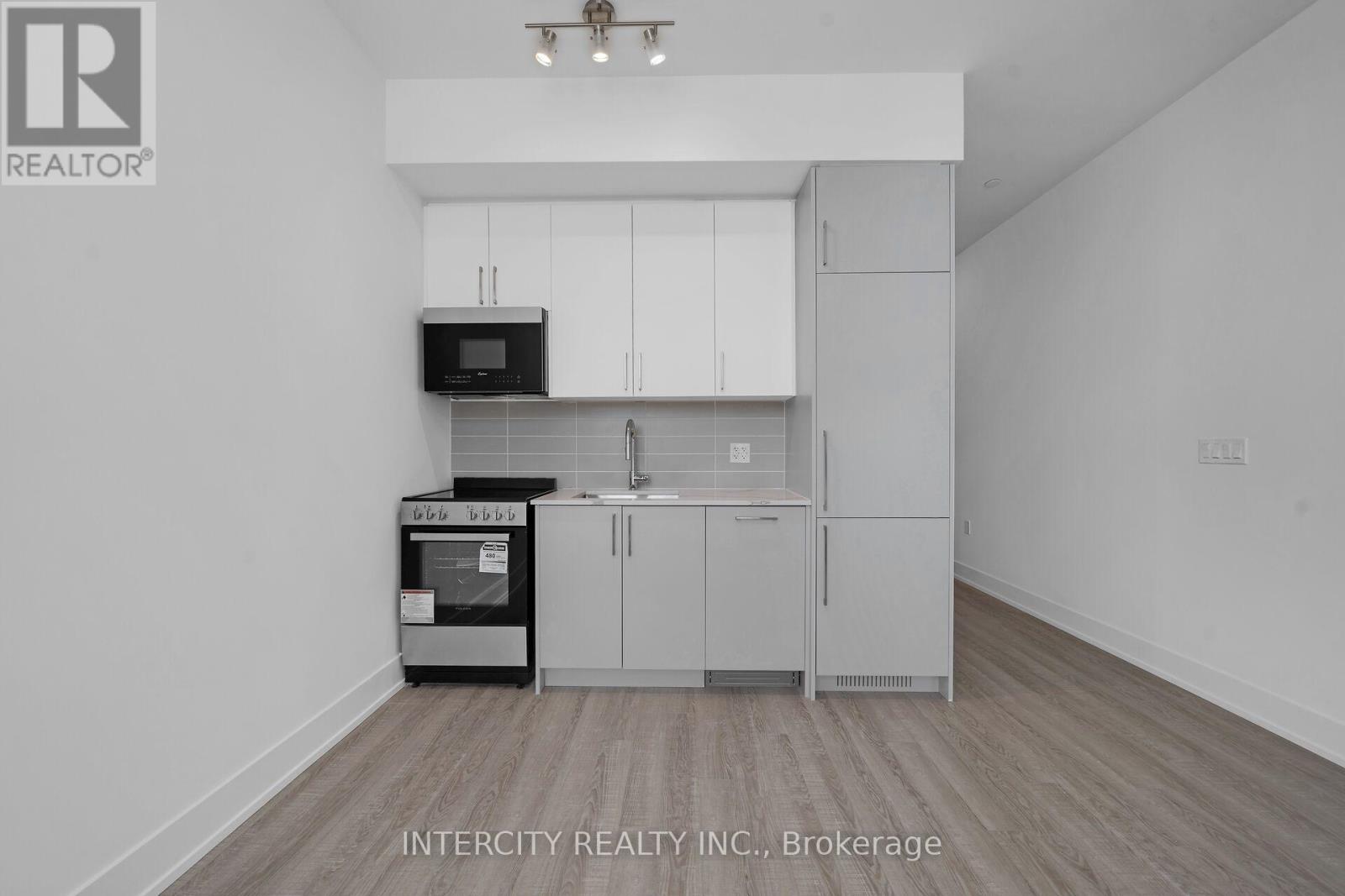 #110 2075 KING ROAD - 13