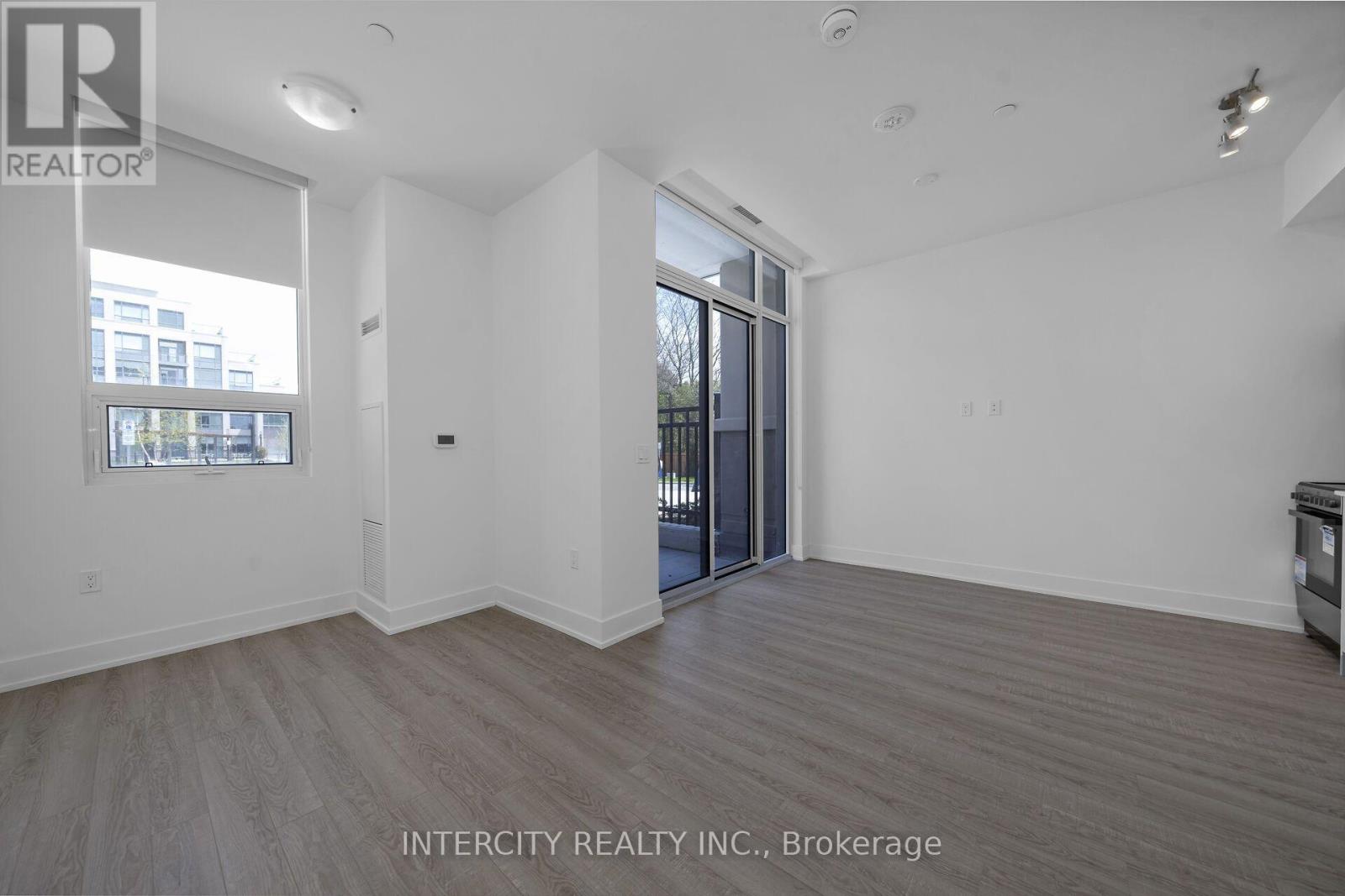 #110 2075 KING ROAD - 18
