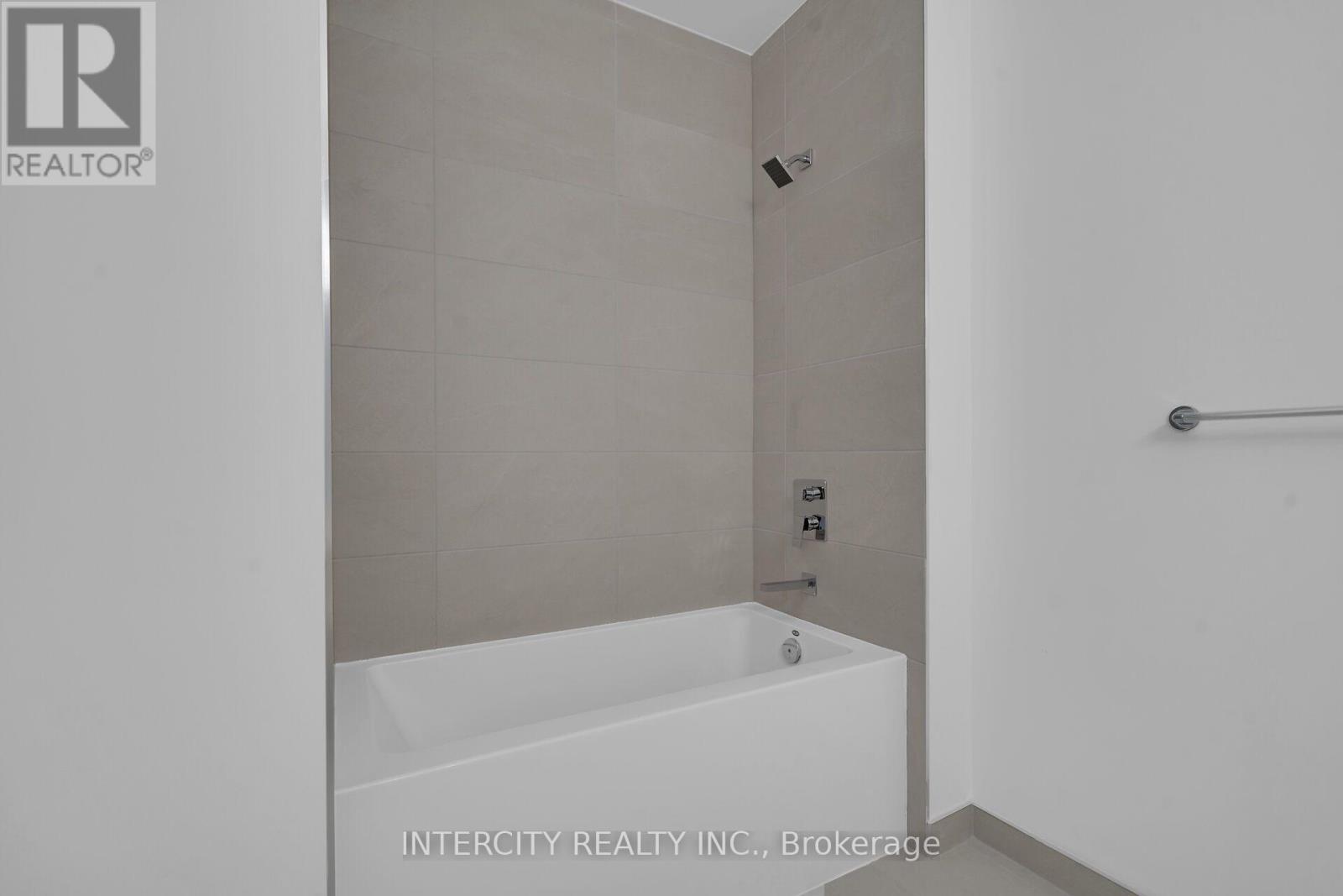 #110 2075 KING ROAD - 23