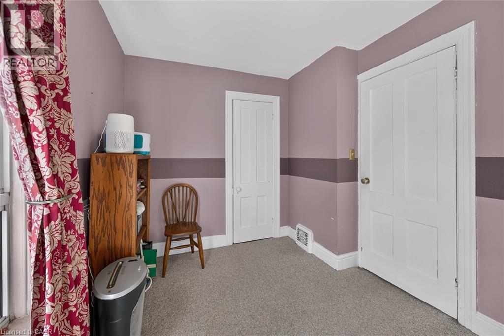 230 PICTON Street E - 21