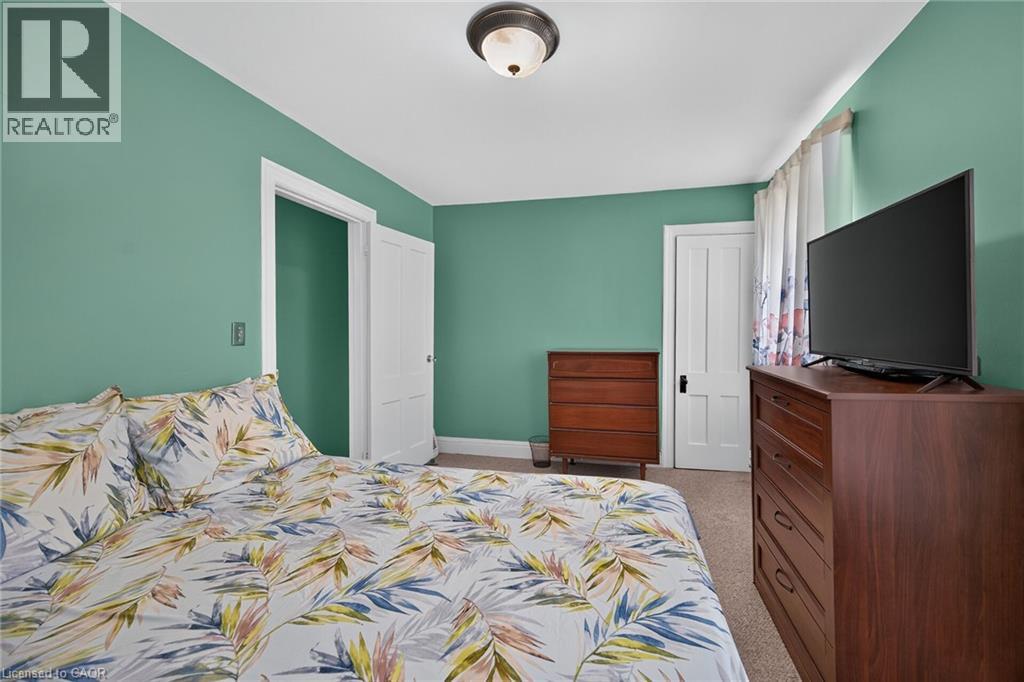 230 PICTON Street E - 24
