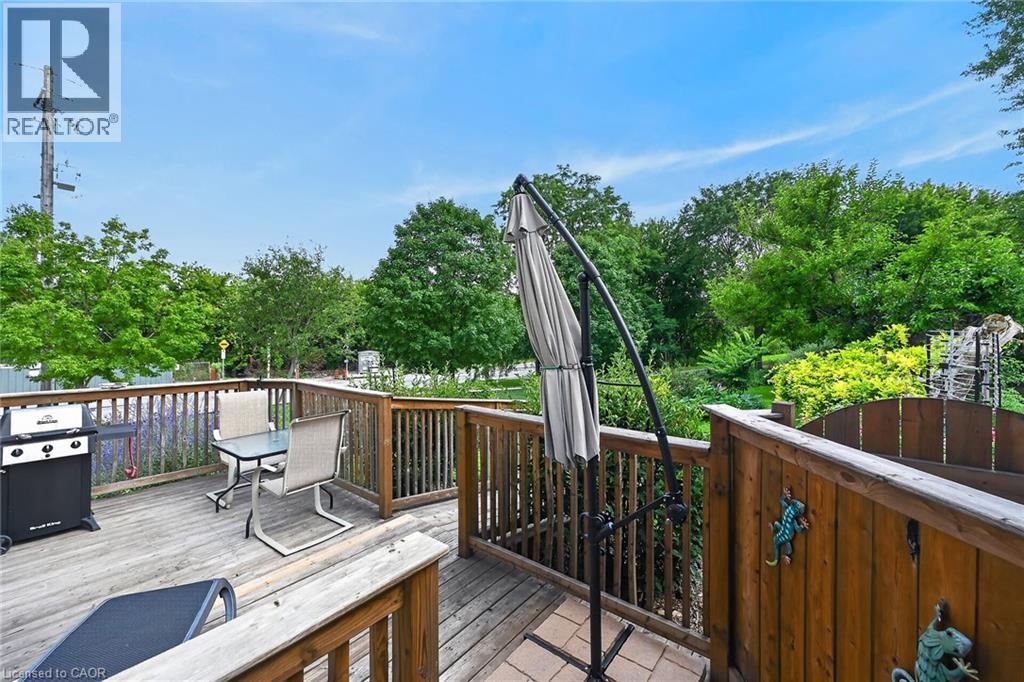 230 PICTON Street E - 32