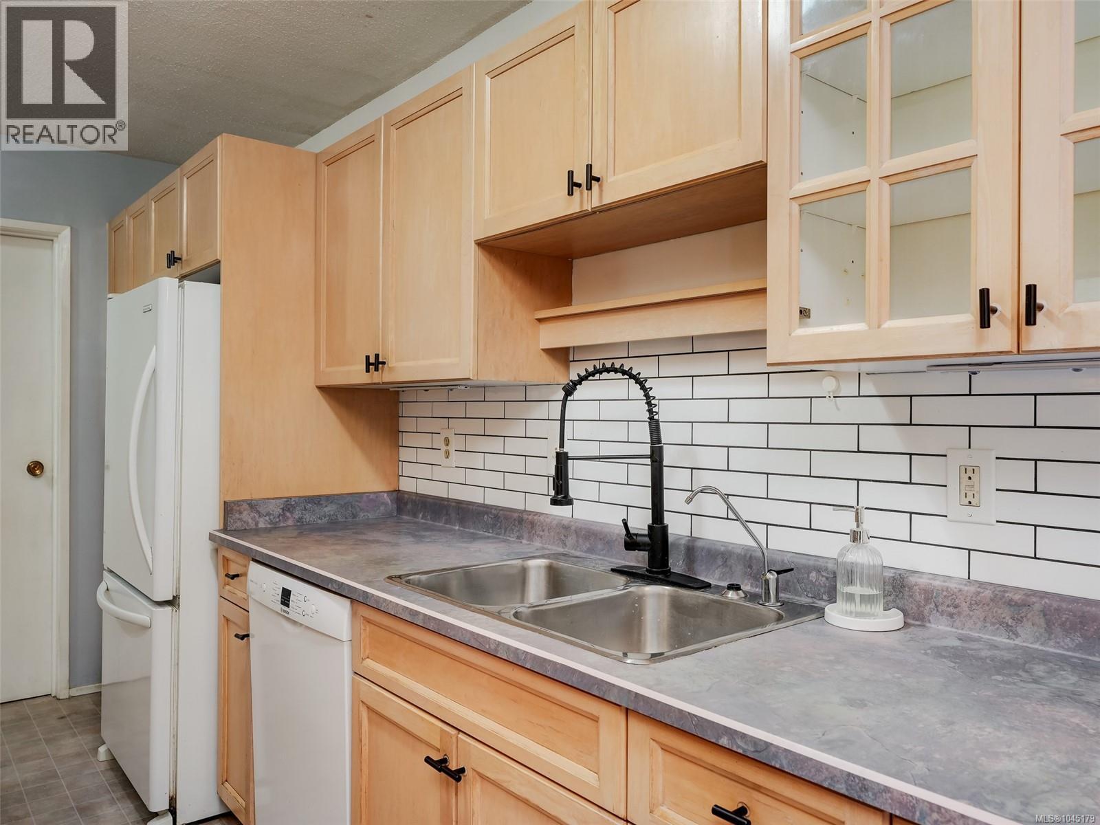 #15 1701 McKenzie Ave - 7