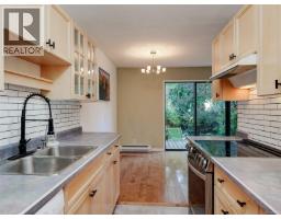 Bathroom - 15 1701 Mckenzie Ave, Saanich, BC V8N1A6 Photo 8