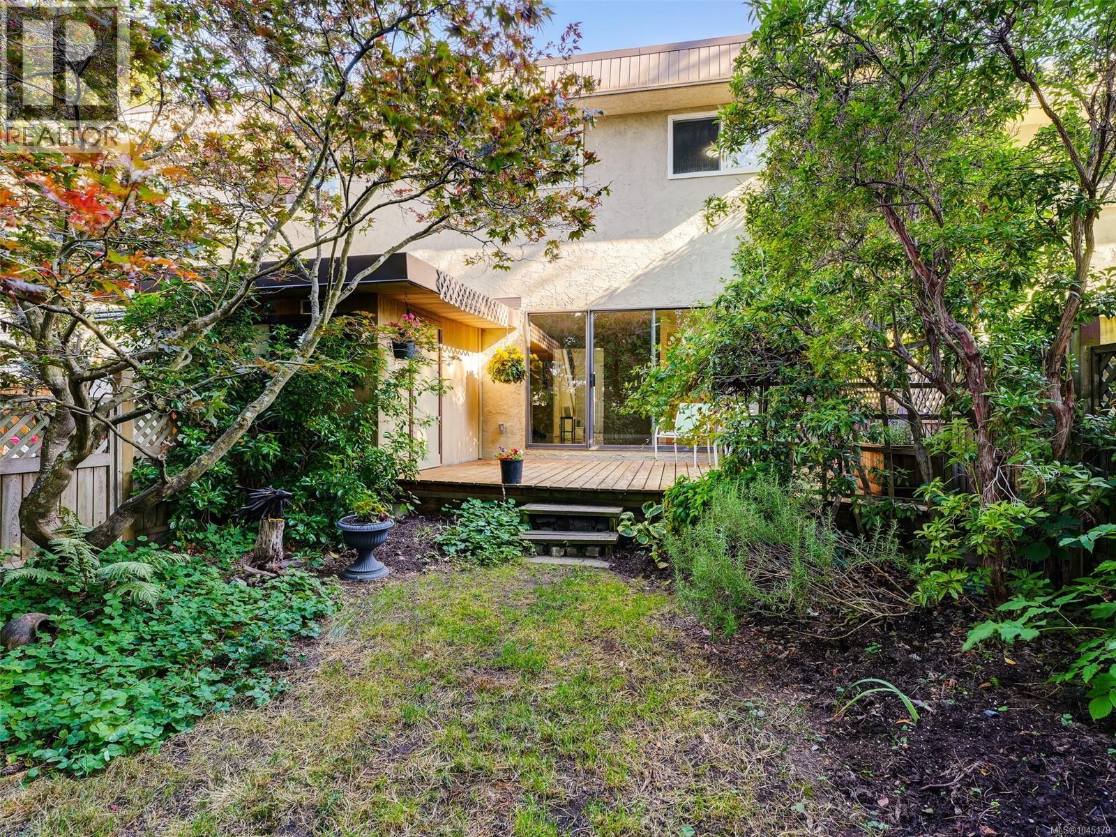 #15 1701 McKenzie Ave - 23