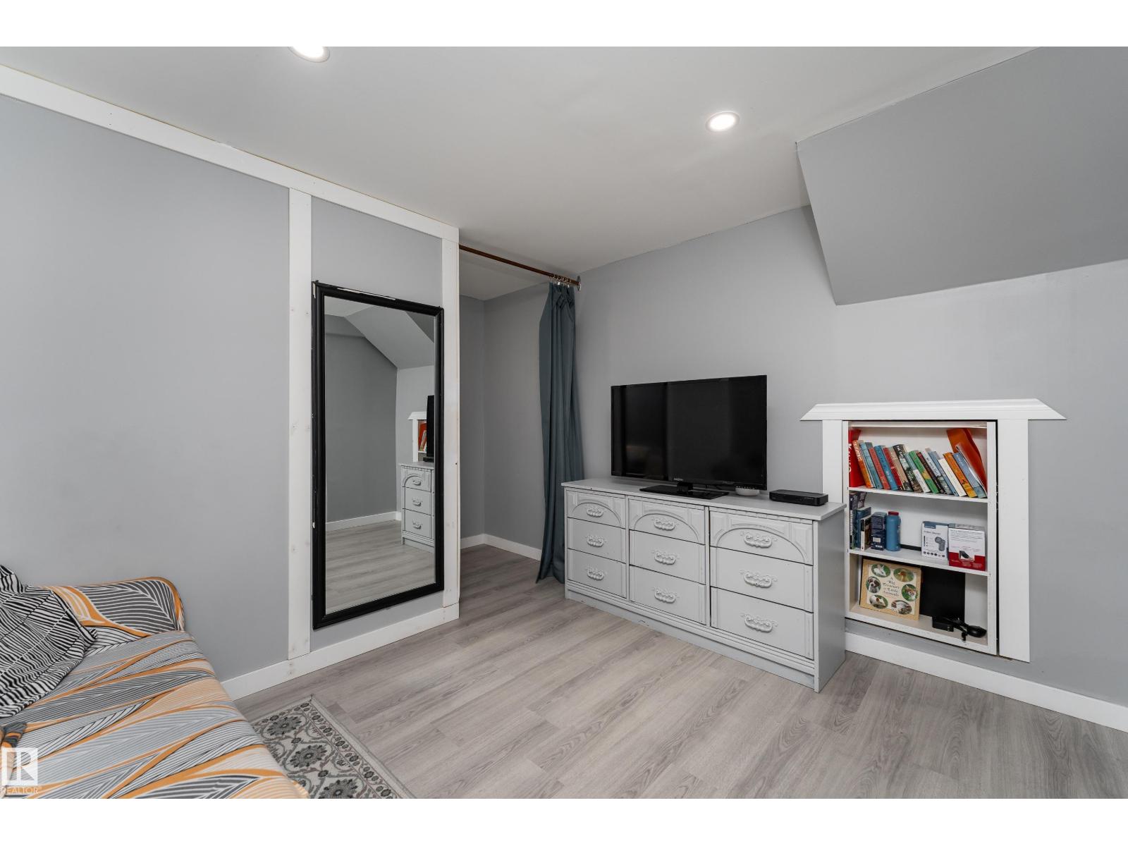 9012 MEADOWLARK RD NW - Image 36