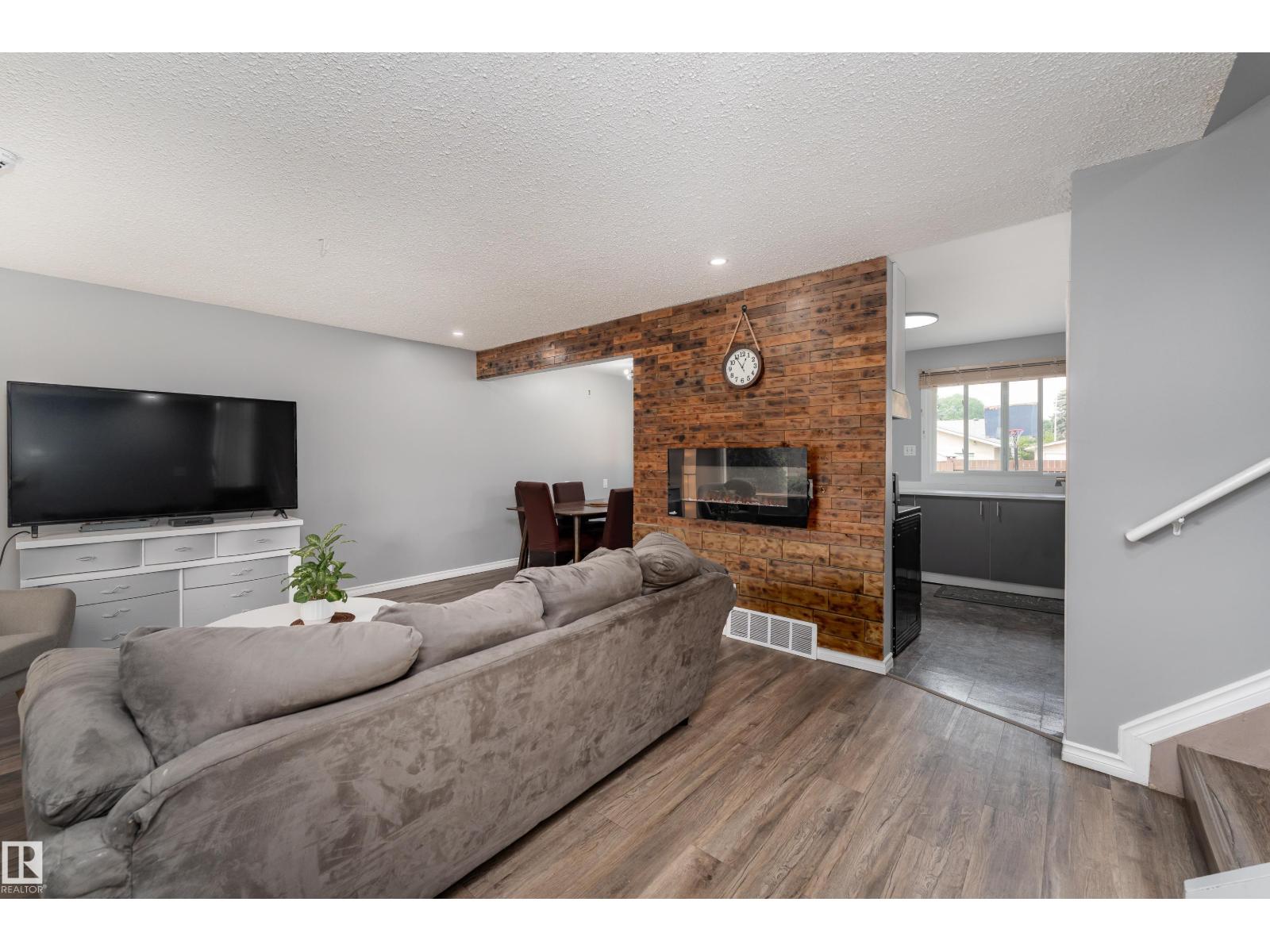 9012 MEADOWLARK RD NW - Image 6