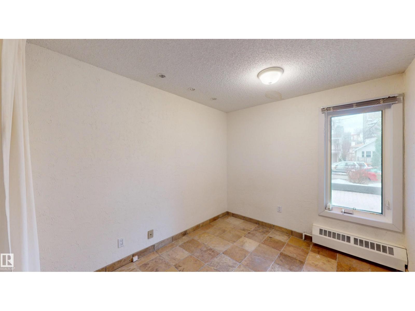 #109 11115 80 AV NW - 11