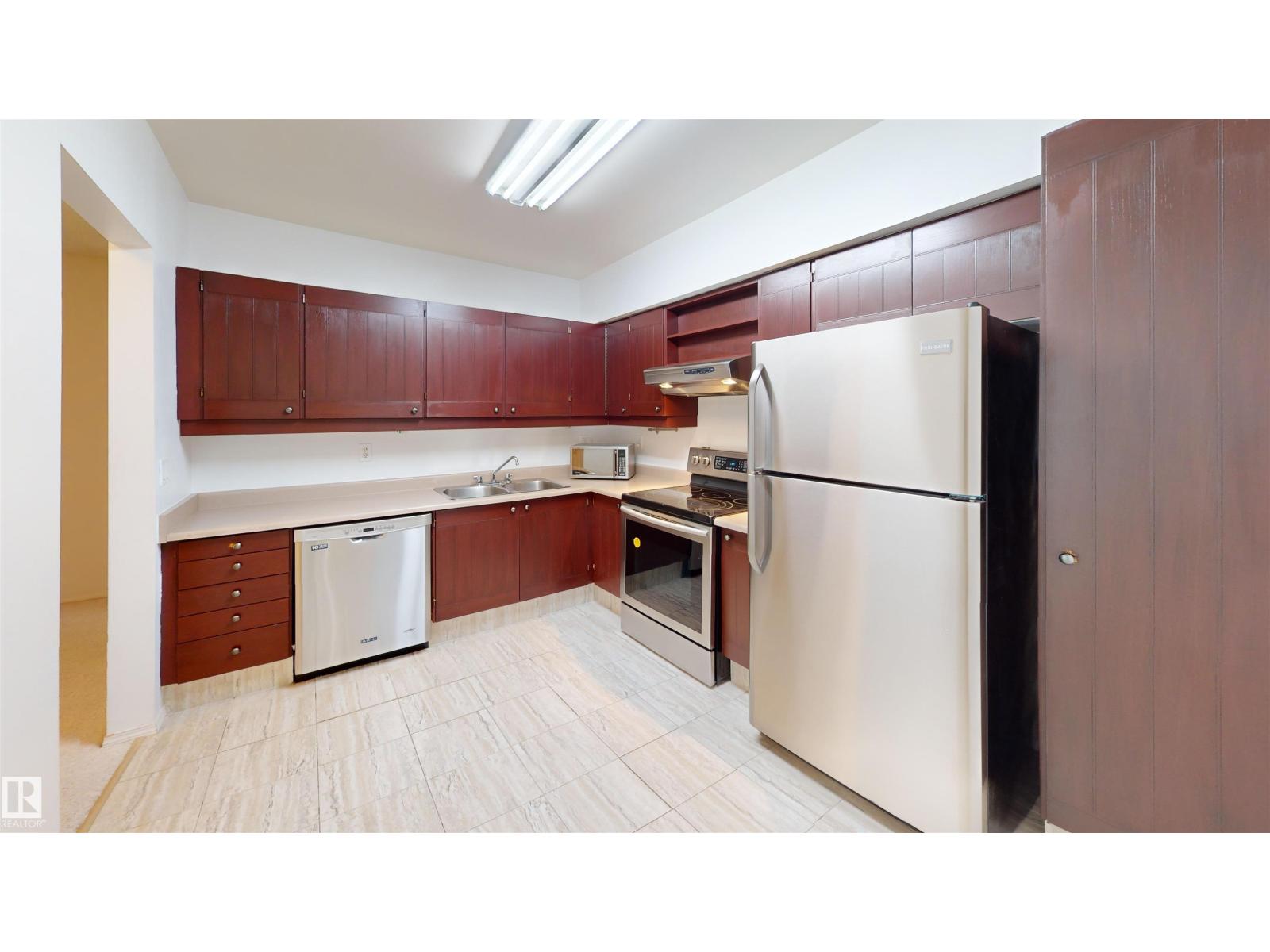 #109 11115 80 AV NW - 8