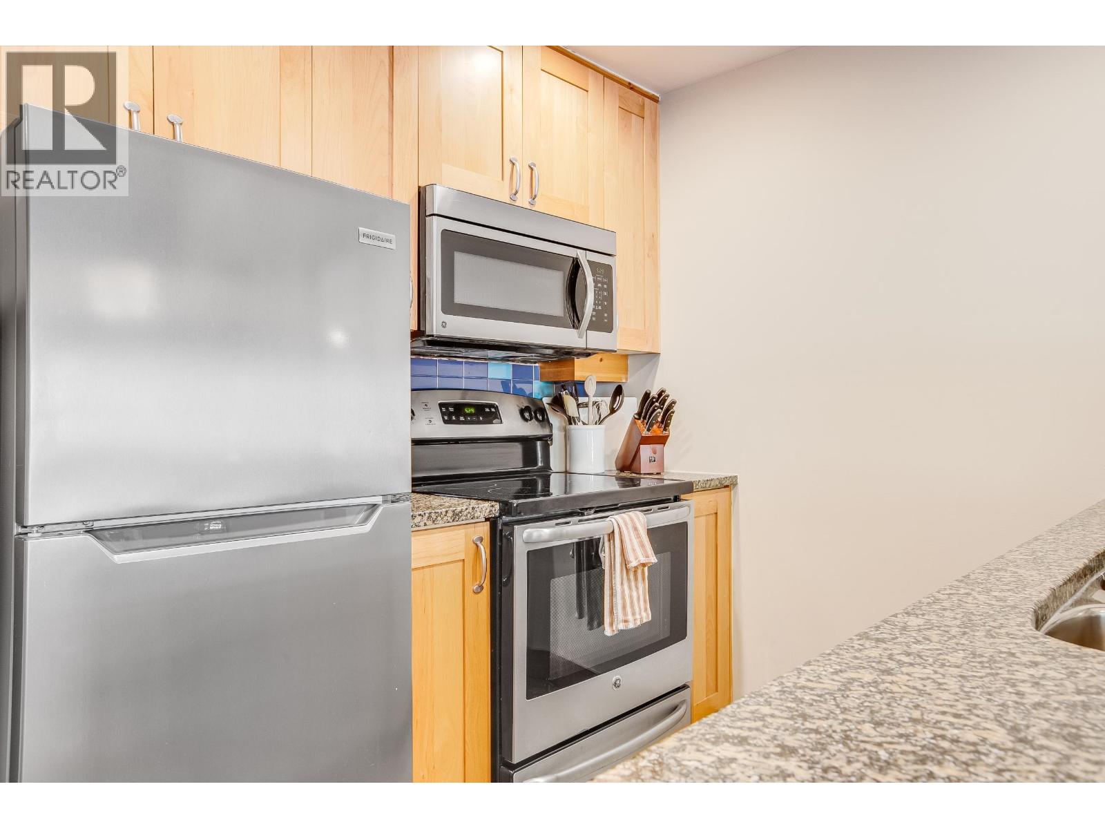 403D 2036 LONDON LANE, Whistler