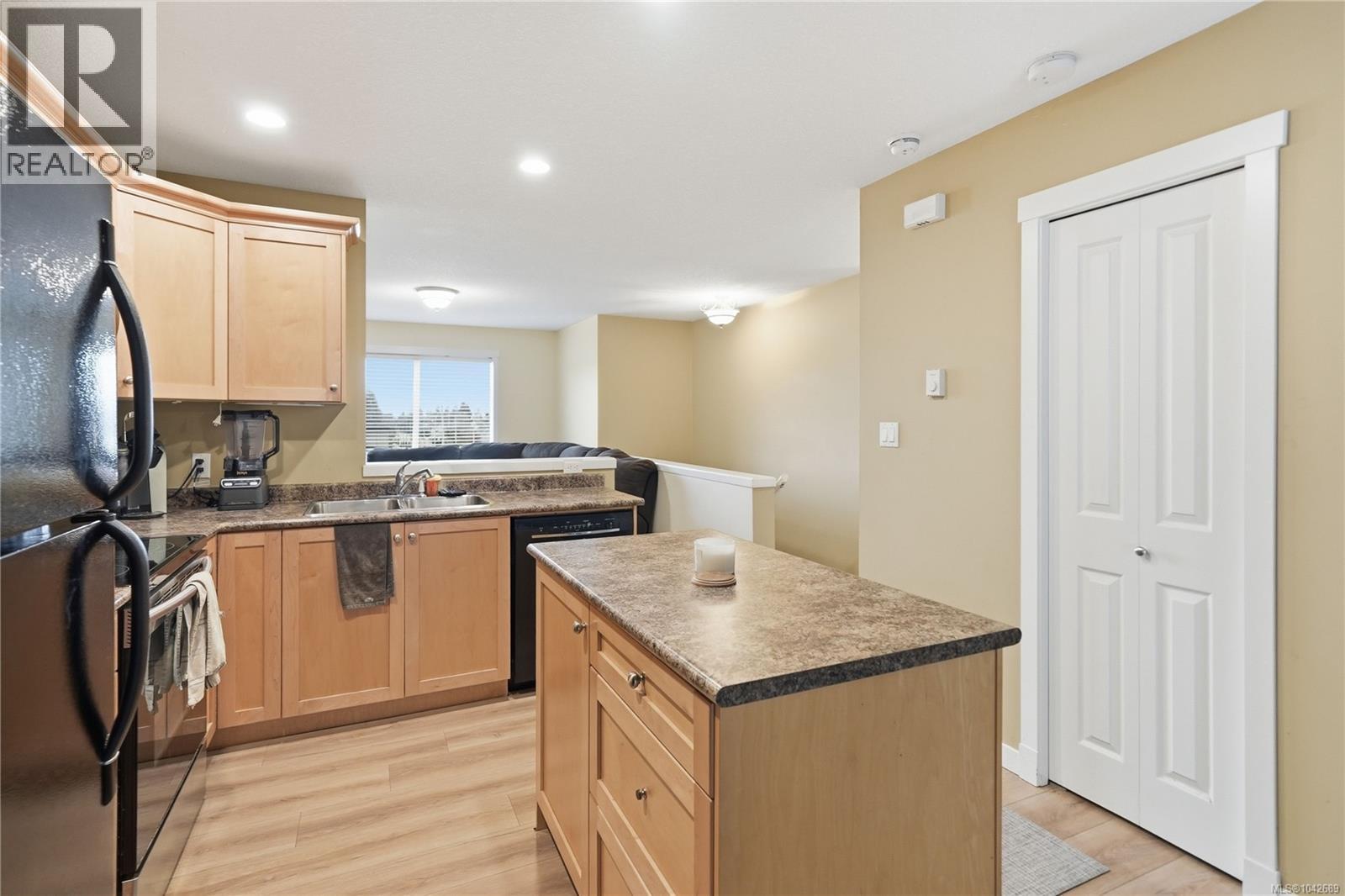 6085 Clayburn Pl - 14