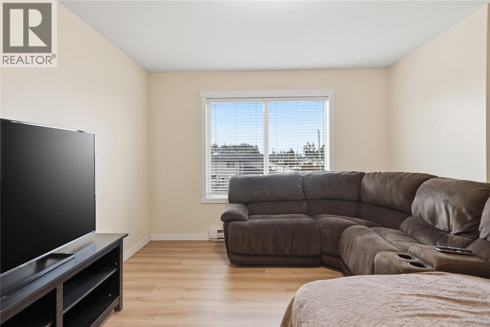 6085 Clayburn Pl - Image 12