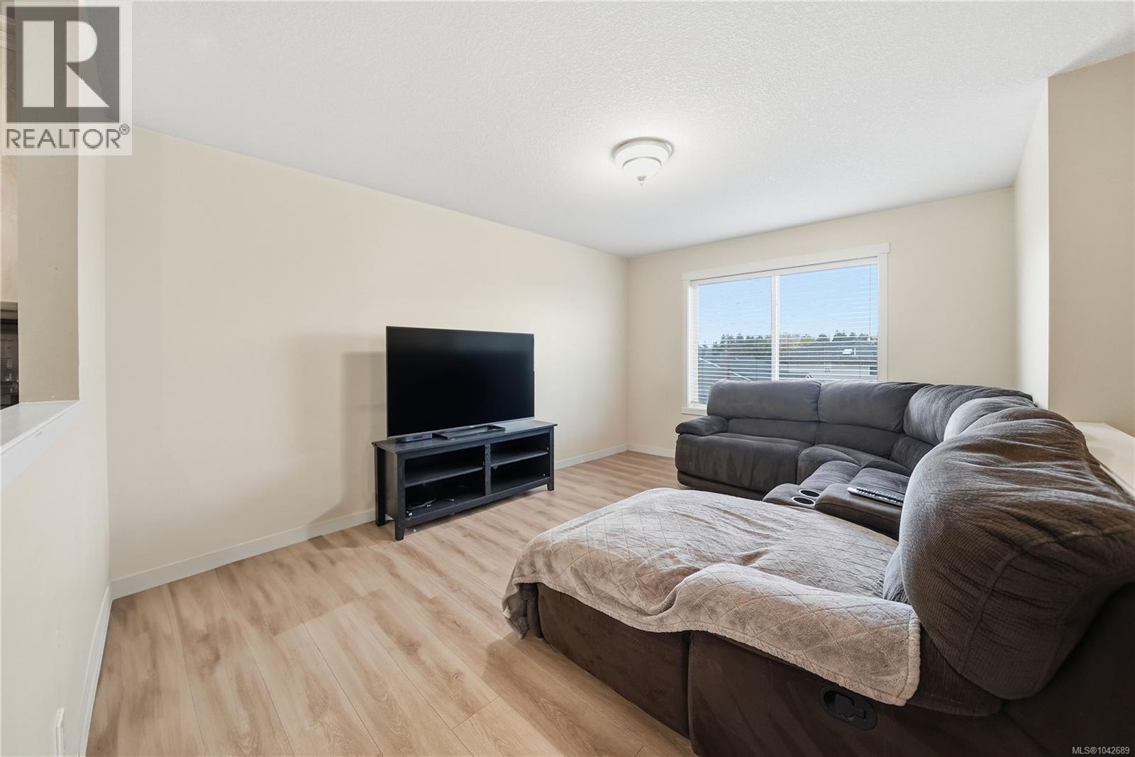 6085 Clayburn Pl - 2