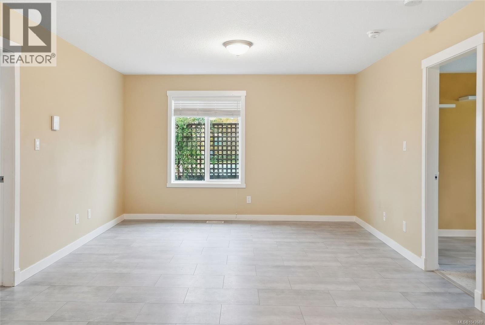 6085 Clayburn Pl - 24