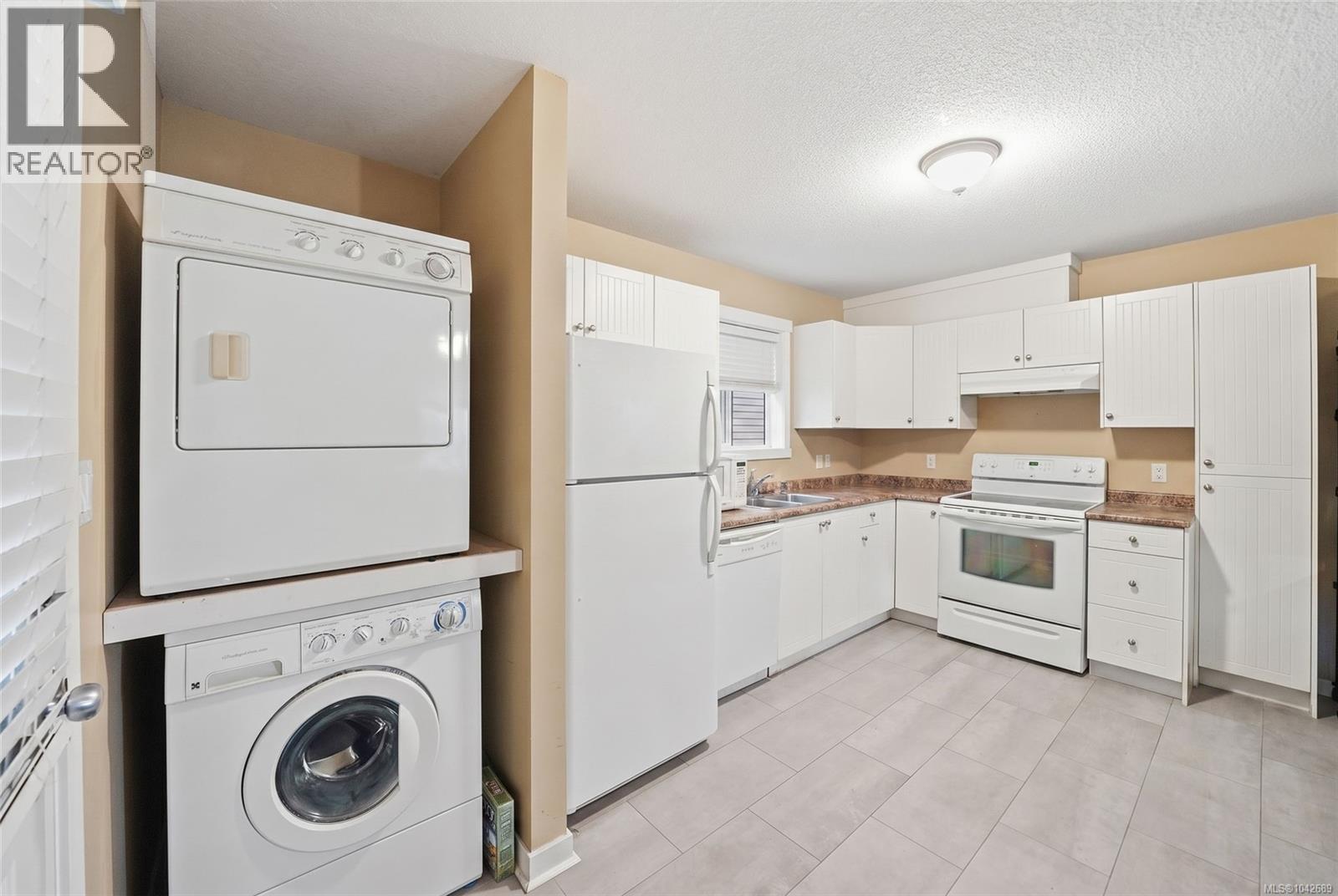 6085 Clayburn Pl - 26